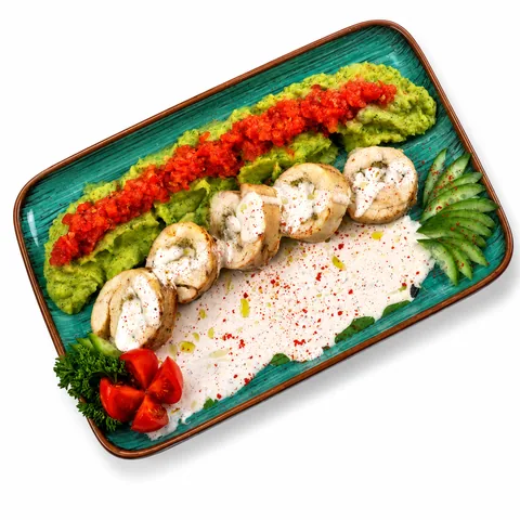 Чикен ролл с фирменным соусом сальса