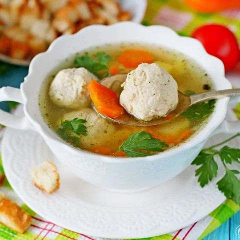 Куриный суп с фрикадельками