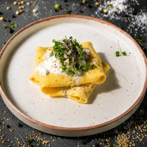 Блины с грибами и сыром страчателла